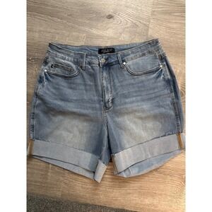 Judy Blue Women Light Wash Denim Shorts Cuffed Rolled Hem Size 2XL Summer Travel
